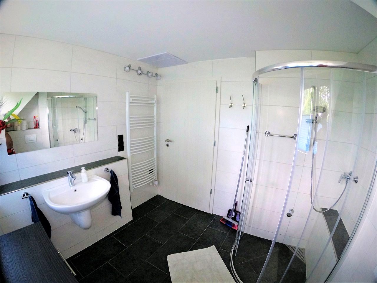 The upstairs bathroom with washbasin and towel radiator